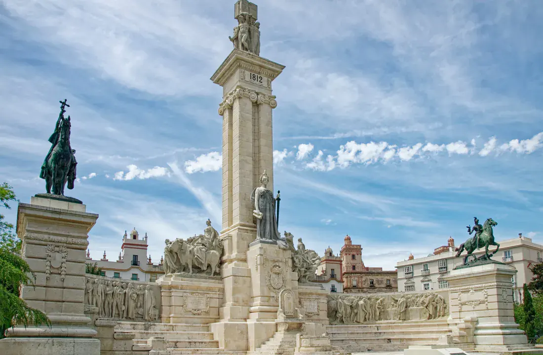 Monumento de las Cortes de Cádiz para una escapada a Cádiz y Jerez en septiembre