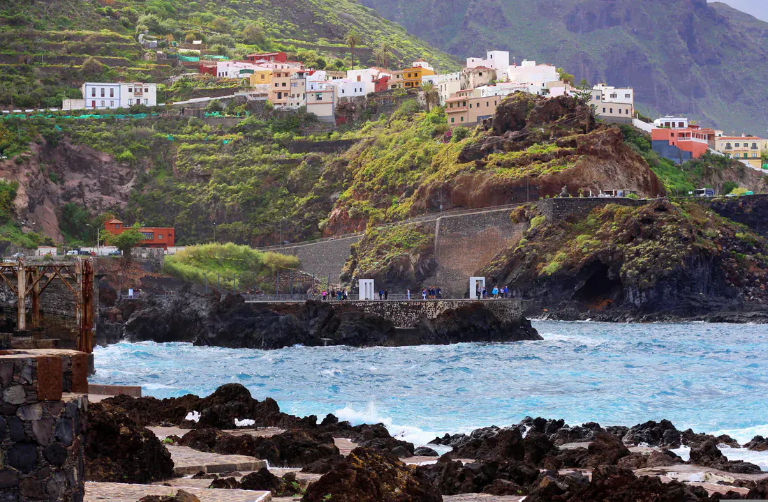 Paisaje volcánico y costa de Canarias para viajar en septiembre