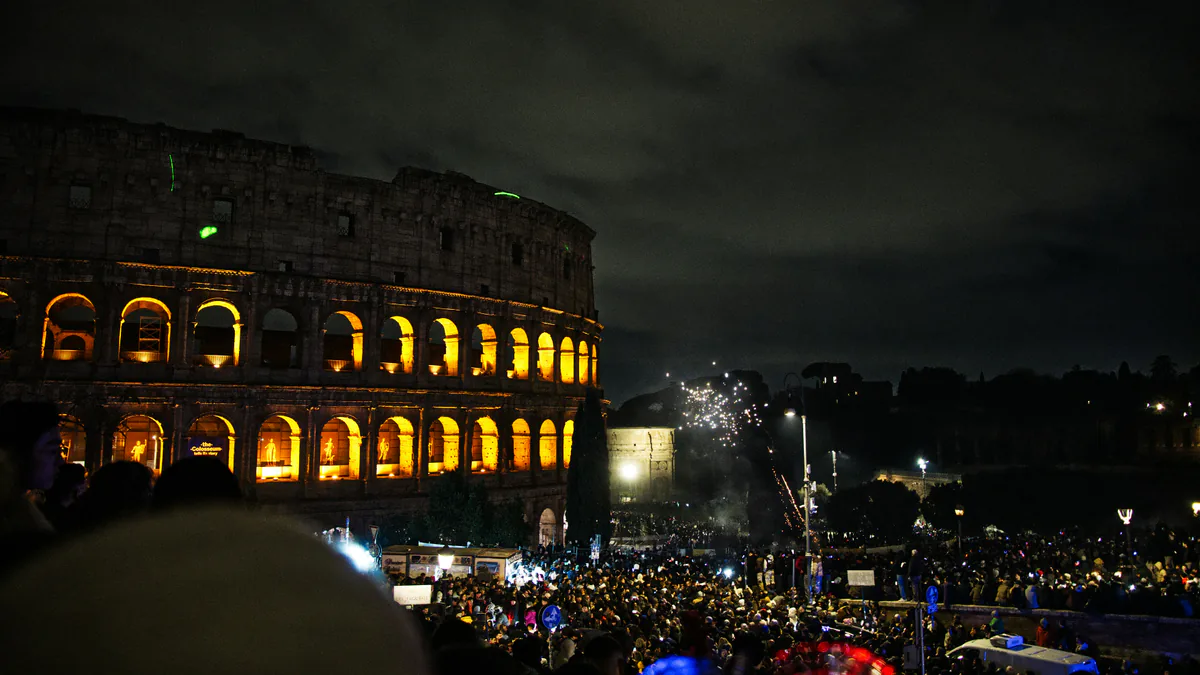 Celebración de Año Nuevo junto al Coliseo de Roma