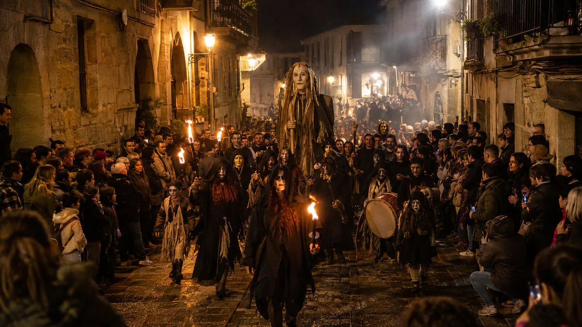Recreación del Desfile Meigo por el casco histórico de Ribadavia