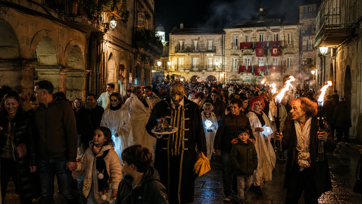 Recreación de la Noite Meiga y el Samaín en el casco histórico de Ribadavia